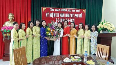 Công đoàn trường THCS Văn Nhuệ tổ chức kỷ niệm 111 năm ngày quốc tế phụ nữ 08/03/1910 - 08/03/2021